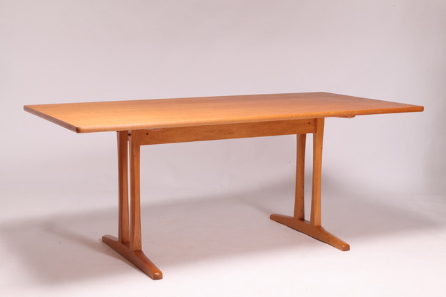 Shaker dining table by Børge Mogensen