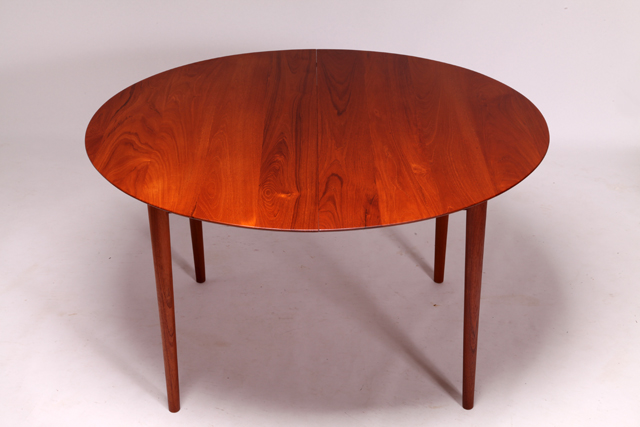 Model 311 dining table in solid teak by Peter Hvidt
