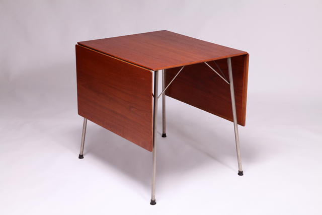 Model 3601 drop-leaf table in teak by Arne Jacobsen