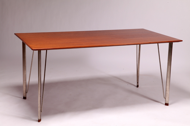 Dining table in teak by Arne Jacobsen