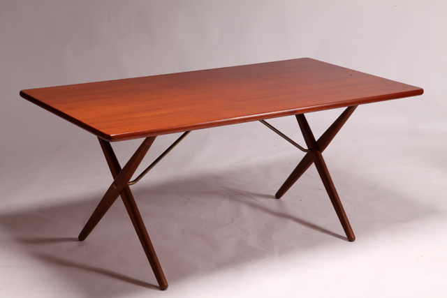 AT 303 cross-leg dining table by Hans J. Wegner