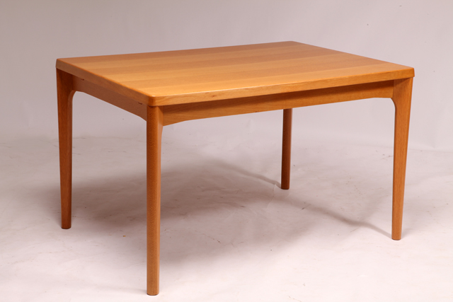 Dining table with 2 extension leaves in oak by Henning Kjærnulf