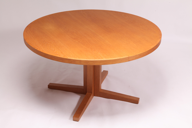 Round dining table in oak by John Mortensen