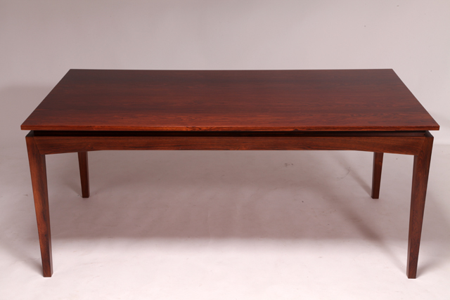 Model 223/2 expandable dining table in rosewood by H.W. Klein
