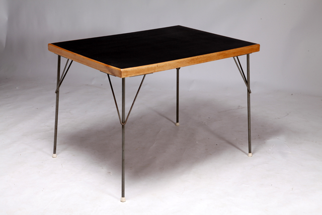 Model 530 dining table by Wim Rietveld