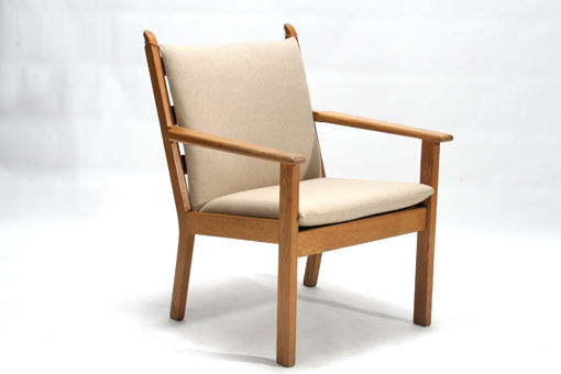 GE 284 by Hans J. Wegner