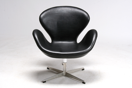 Swan chair by Arne Jacobsen