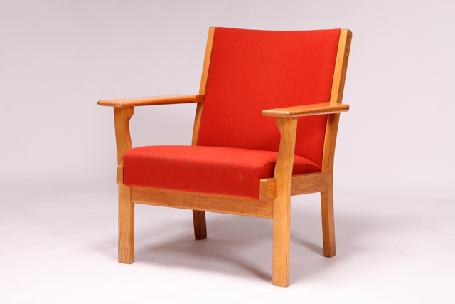 GE181 easy chair in oak by Hans J. Wegner