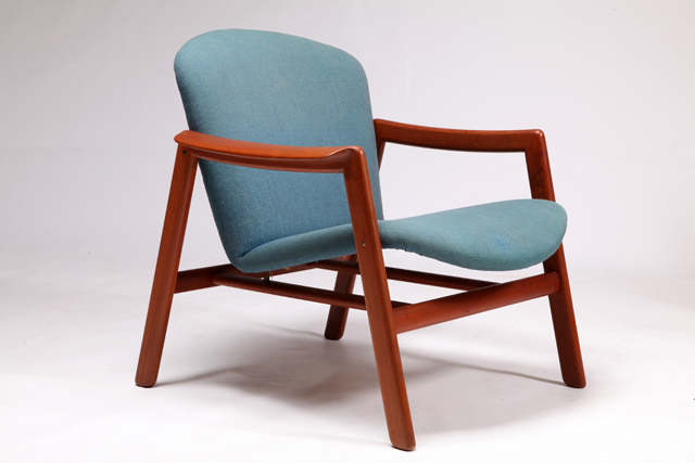 Easy chair in teak