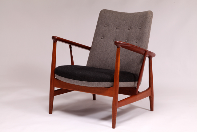 Model SW86 in teak & oak by Finn Juhl