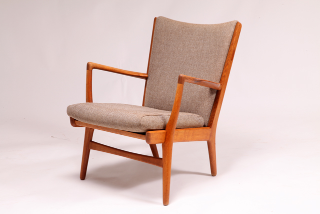 AP16 easy chair in oak by Hans J. Wegner