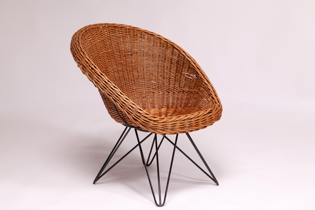 Rattan lounge chair with metal legs by Teun Velthuizen