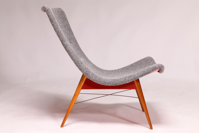 Shell lounge chairs by Miroslav Navrati
