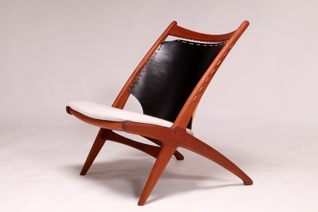 The cross lounge chair in teak by Fredrik Kayser