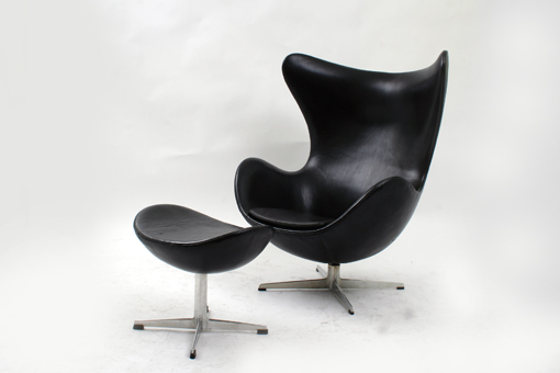 The egg chair with ottoman