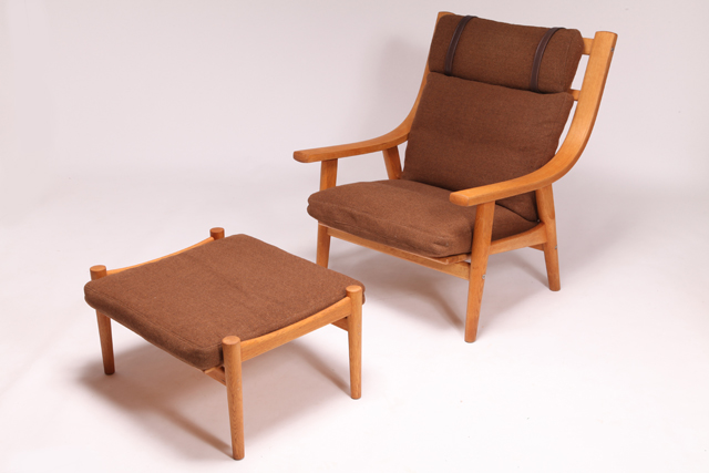 GE530 chair with ottoman in oak by Hans J. Wegner