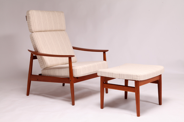 Model FD164 reclining lounge chair and ottoman by Arne Vodder