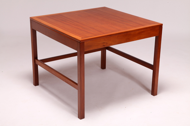 Model5377 end table by Børge Mogensen