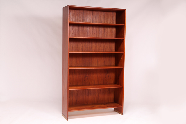 RY8 bookcase in teak by Hans J. Wegner