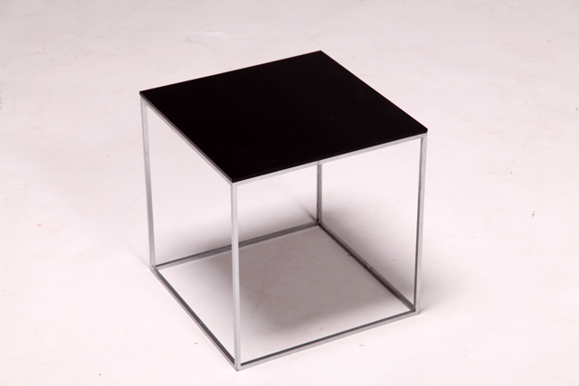 PK71 sidetable by Poul Kjærholm