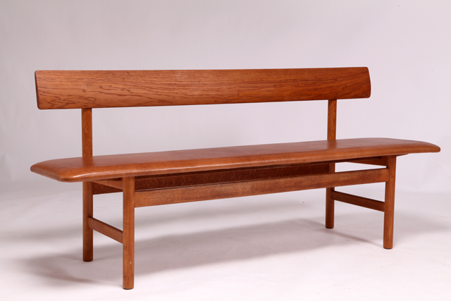 Model 3171 shaker bench in oak by Børge Mogensen