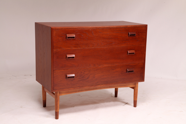 Model133 chest dresser by Børge Mogensen