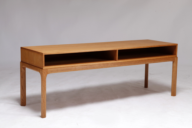 Model 393 Console table in oak by Kai Kristiansen for Aksel Kjærsgaard