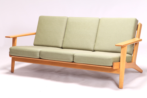 GE2903 sofa by Hans J. Wegner