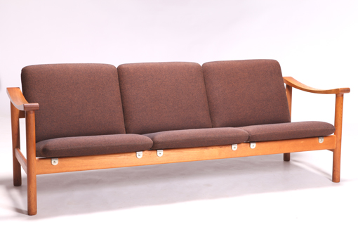 GE280 sofa by Hans J. Wegner