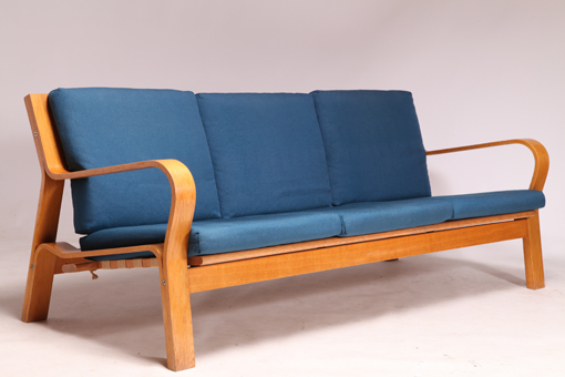 GE671 by Hans J. Wegner