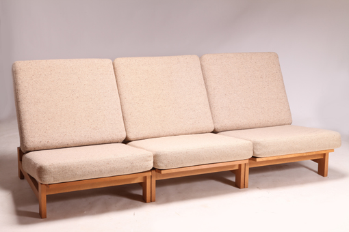 GE420 sofa/daybed by Hans J. Wegner
