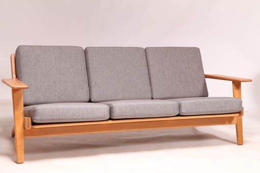 GE290 sofa by Hans J. Wegner