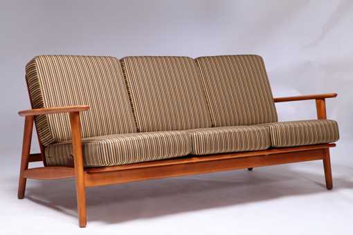 GE233 sofa by Hans J. Wegner