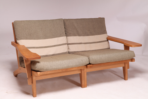 GE370 sofa by Hans J. Wegner