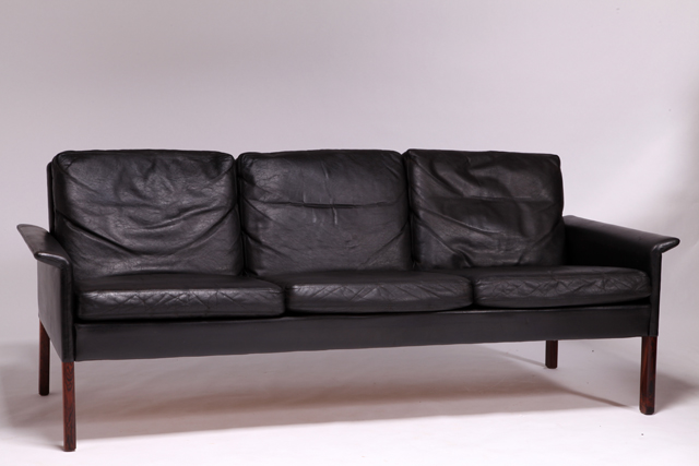 Model 500 sofa by Hans Olsen