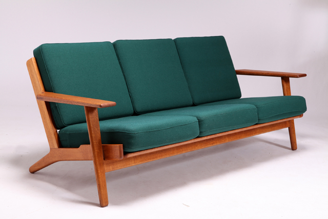 GE290 sofa by Hans J. Wegner