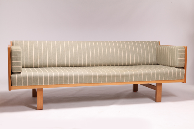 GE259 daybed in oak by Hans J. Wegner