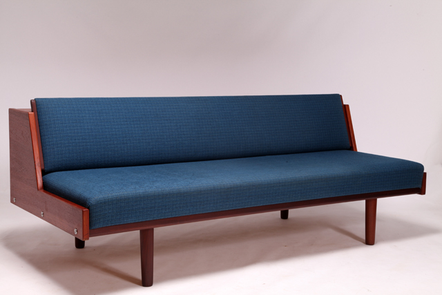 GE258 Daybed in teak by Hans J. Wegner