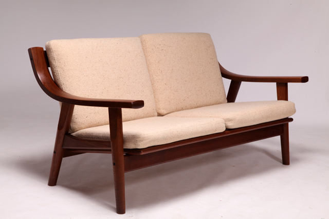 GE530 sofa by Hans J. Wegner