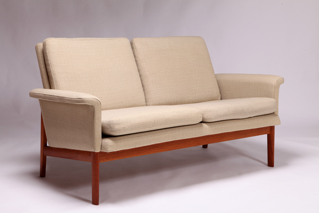 Model 218 Jupiter sofa by Finn Juhl
