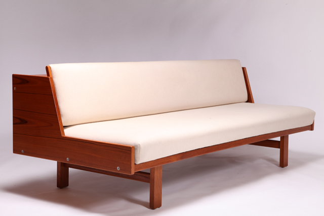 GE258 Daybed in teak by Hans J. Wegner