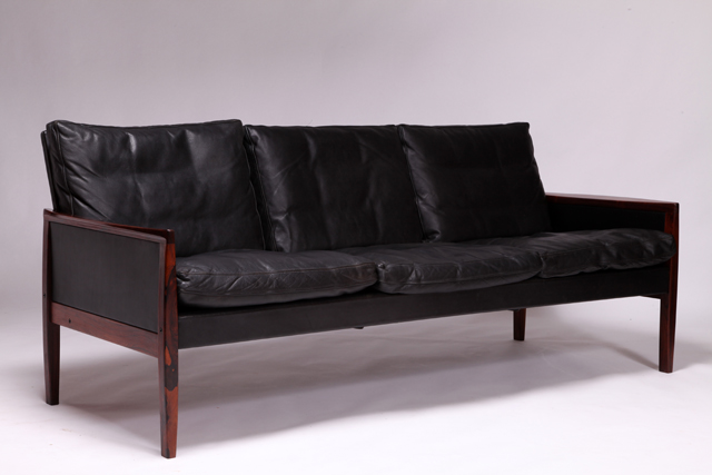 Sofa in rosewood by Hans Olsen