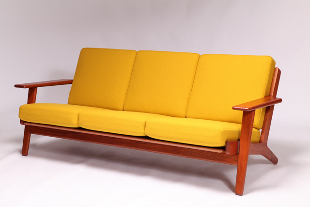 GE290 sofa in teak by Hans J. Wegner