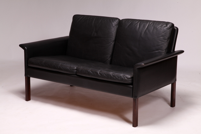 Model 500 sofa in rosewood by Hans Olsen