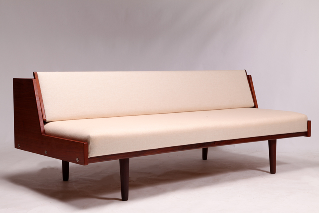 GE258 Daybed in teak by Hans J. Wegner