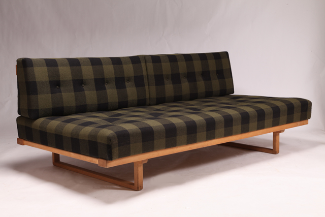 Model 4312 daybed in oak by Børge Mogensen