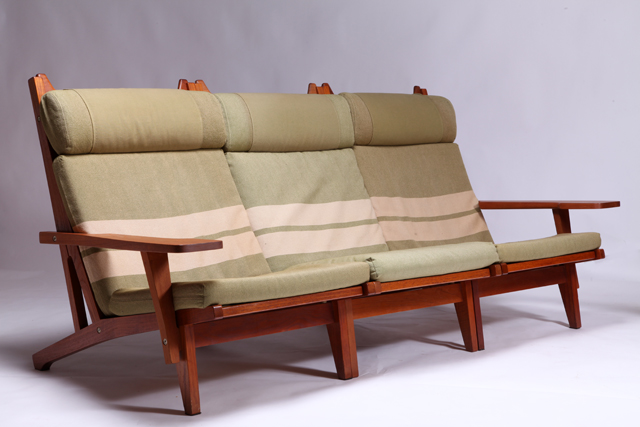 GE375 sofa in teak by Hans J. Wegner