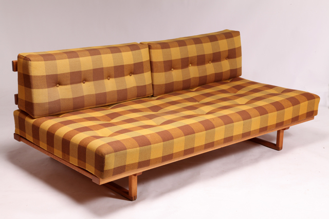 Model 4312 daybed in oak by Børge Mogensen