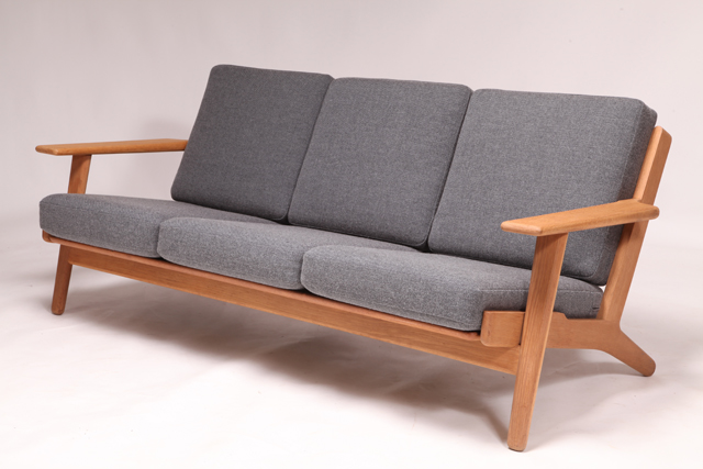 GE290 sofa in oak by Hans J. Wegner