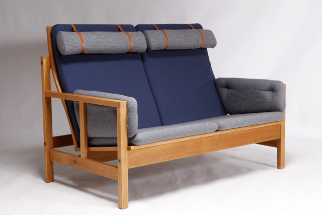 Model 2252 sofa in oak by Børge Mogensen